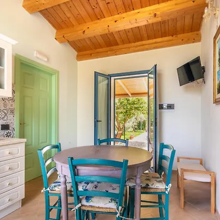 Holiday home Heloros - Country Chic